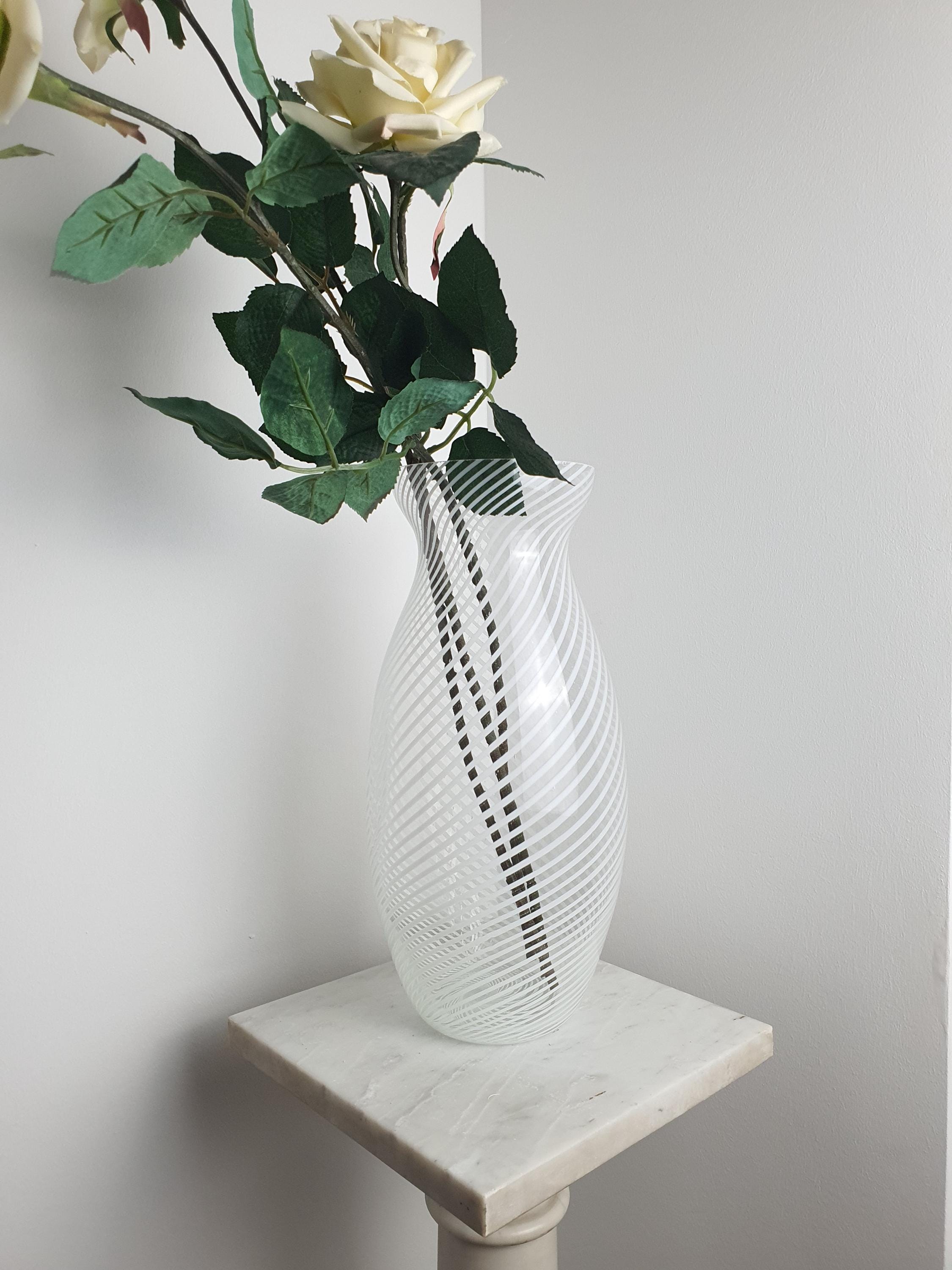 Vase en verre de Murano en filigrane vintage dans le style de Paolo Venini | Design minimaliste italien du milieu du siècle