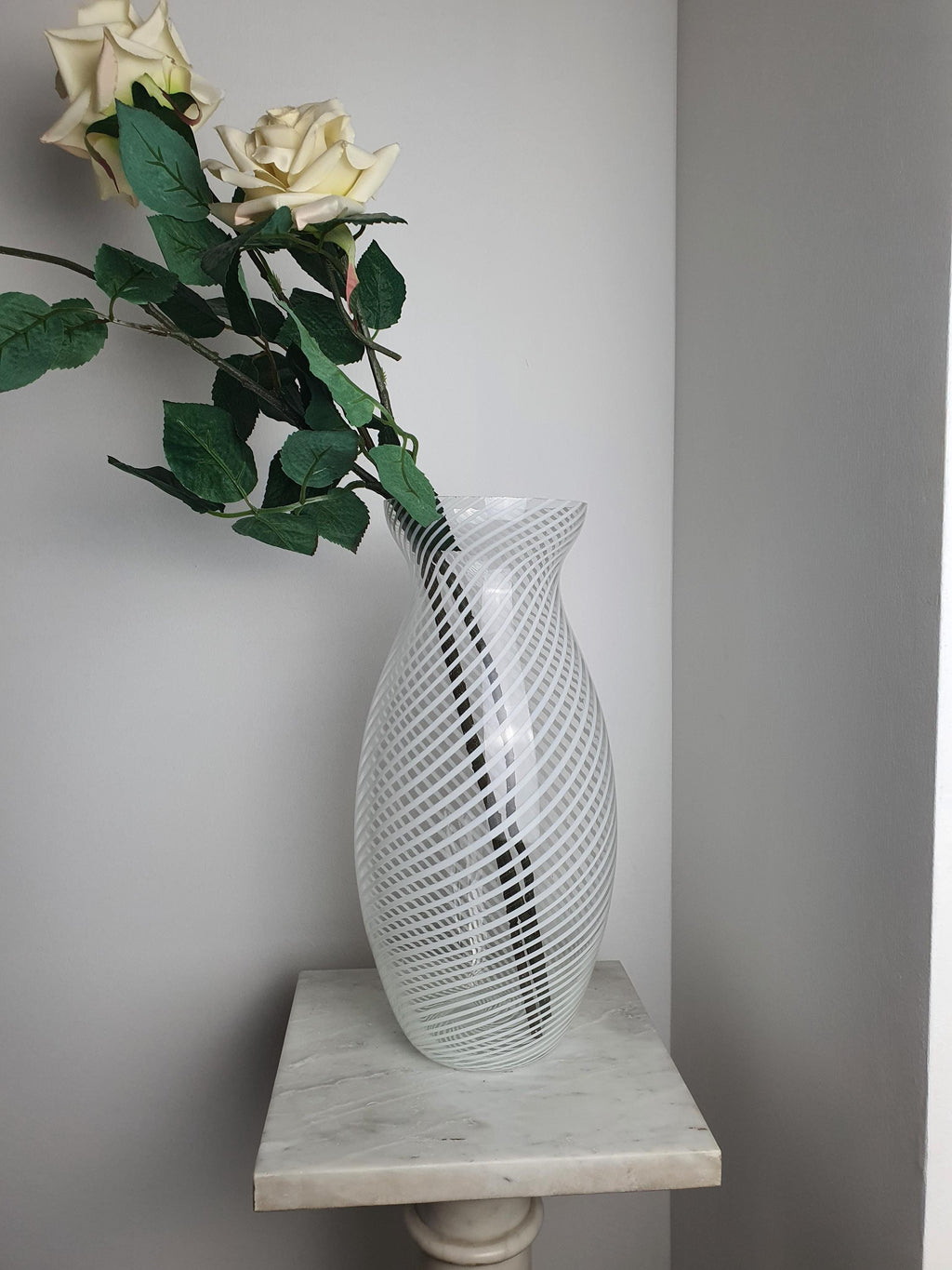 Vase en verre de Murano en filigrane vintage dans le style de Paolo Venini | Design minimaliste italien du milieu du siècle
