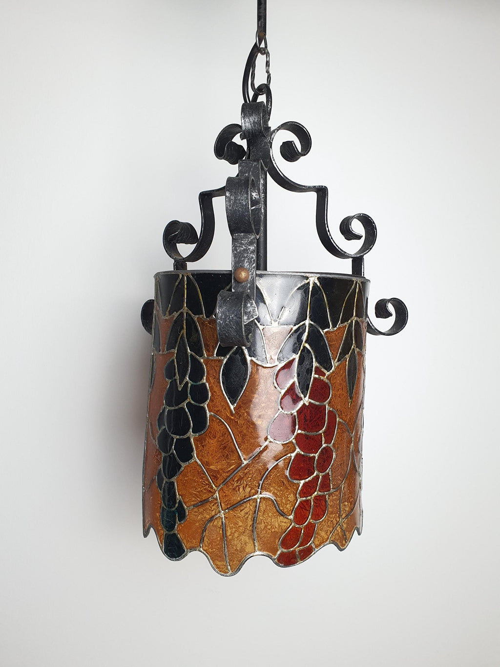 Stained Glass Tavern Pendant Light: Liberty Style Italian Chandelier