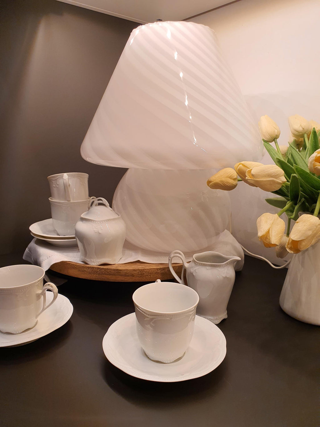 大型1970年代穆拉诺玻璃蘑菇台灯 白色旋纹 意大利复古灯具