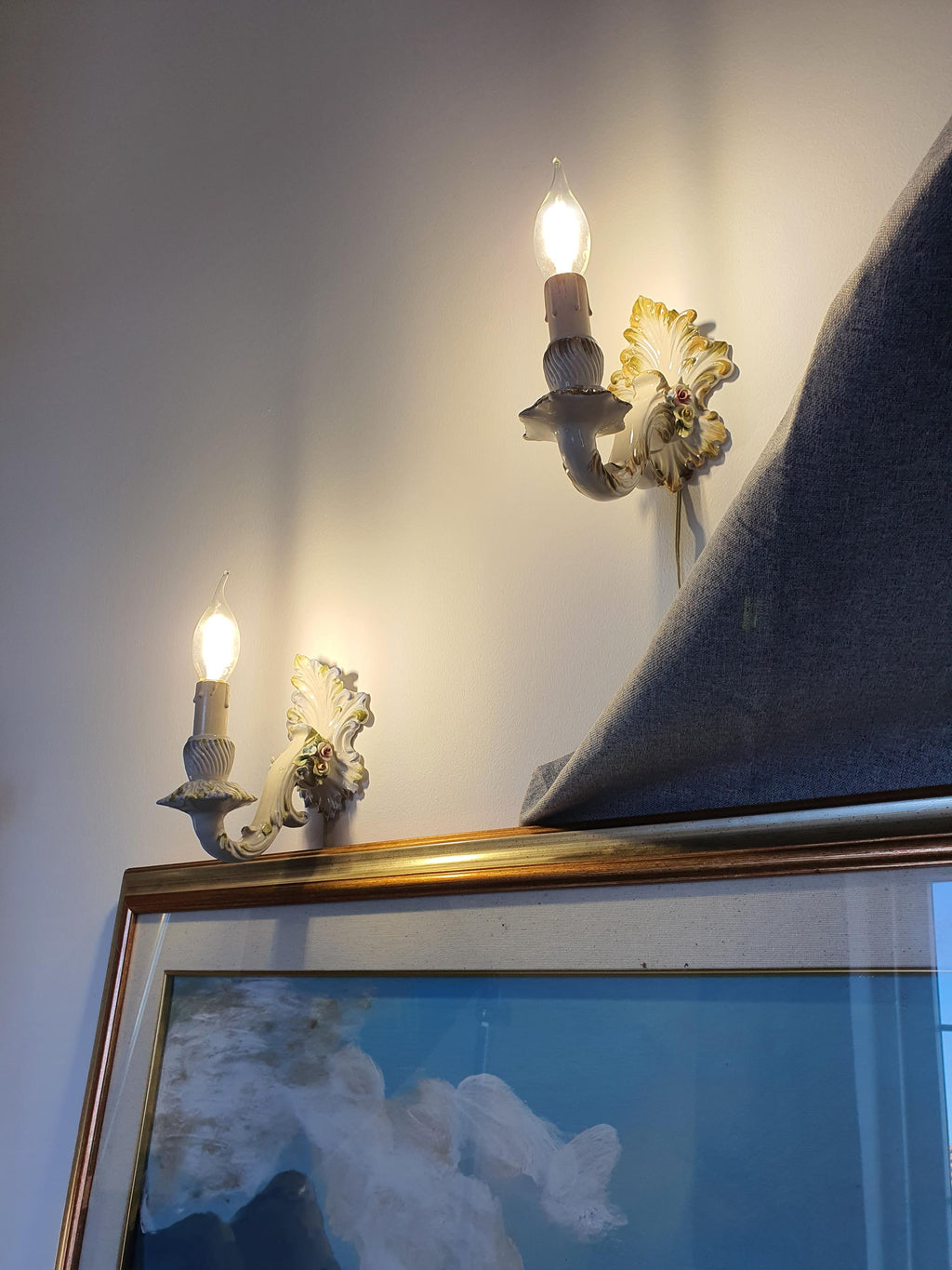 Pair of 1970s Italian ceramic sconces in Bassano and Capodimonte-inspired style
