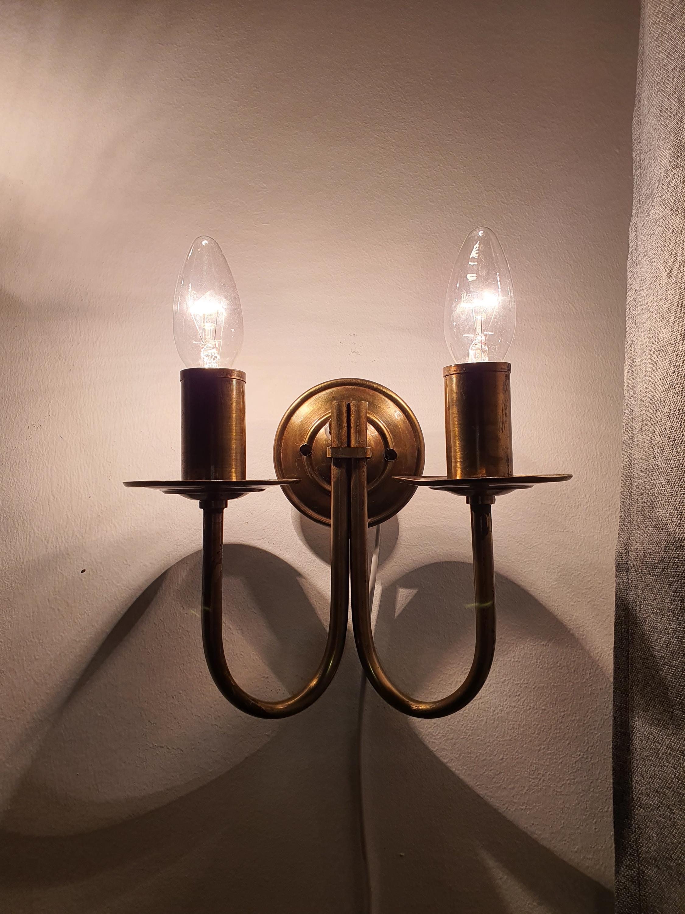 Vintage Italian double-arm lacquered brass wall sconce side profile, showing 11cm depth, double candle arm and brass base