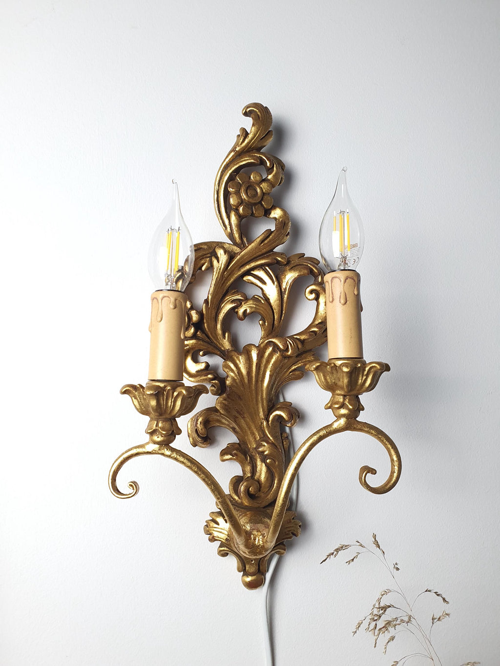 Natural variations and small imperfections in the sconces’ gold finish
